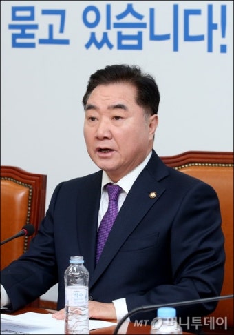 [사진]모두발언하는 이석현 공동위원장