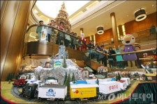 [사진]밀레니엄 힐튼 21년 전통의 자선열차 출발합니다