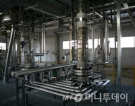 에너지硏, 폐목재서 기름 만드는 액화기술 캐나다 기업에 이전