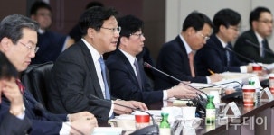 주형환 산업부 장관 내년 수출여건 녹록치 않다…힘 모아야