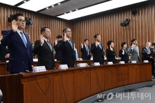 [사진]증인선서하는 4차 청문회 증인들