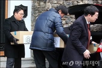 [사진]특검, 김기춘 자택 압수수색