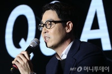 [사진]질문에 답하는 신재식 지사장