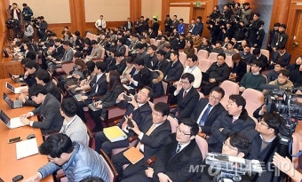 [사진]박 대통령 탄핵심판 첫 변론기일에 쏠린 관심