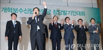 [사진]인사말하는 주호영 개혁보수신당 원내대표