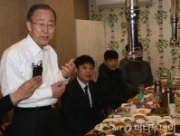 반기문, 위안부 합의 논란에 발끈…역사적 과오 저지르지 않아(상보)