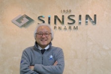 파스 회사가? IPO로 달라진 신신제약 보여줄 것