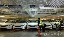 소형차사고 편의점가고···인구발 소비침체의 조짐들