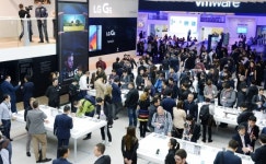 G6 보러왔어요 붐비는 LG전자 MWC 부스