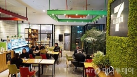 광어회·전기 팔아요… 진화하는 편의점