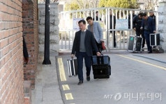 [포토 is…]박근혜 전 대통령 삼성동 사저, 오늘은 짐만… 