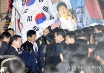 박 前 대통령, 멀고도 길었던 29분의 귀갓길…