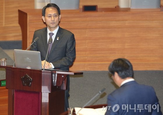 서울남부지검, 윤석열 전 대통령 사저 압수수색…건진법사 의혹 조사