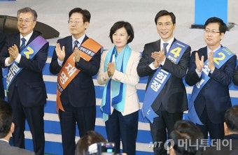 [사진]충청권역 경선 나선 문재인-이재명-안희정-최성