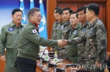 [사진]공작사 방문한 문재인 후보
