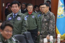 [사진]공작사 방문한 문재인 후보