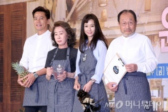 윤식당 '무보수 번역' 갑질논란…