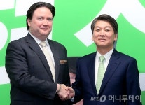 [사진]美 대리 대사 접견하는 안철수 후보