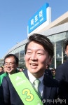 [사진]목포역 찾은 안철수 후보의 미소