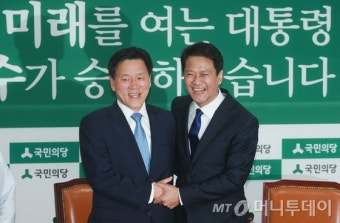 [사진]국민의당 찾은 임종석 대통령 비서실장