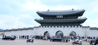 서울시 광화문 교차로 서쪽에 횡단보도 설치