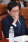 [사진]굳은 표정의 박상기 법무장관 후보자