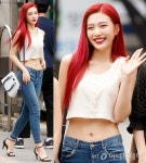 조이, 크롭트 톱+레드 헤어…군살 없는 몸매 시선 강탈