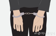 노래방 행패에 경찰관도 때린 60대 쇠고랑