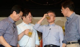 文대통령-기업인 호프미팅 술은 세븐브로이 맥주 