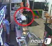 PC방서 검거 편의점서 흉기 위협해 돈 빼앗은 20대 