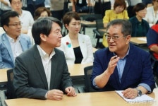 [사진]대화하는 안철수-김태일