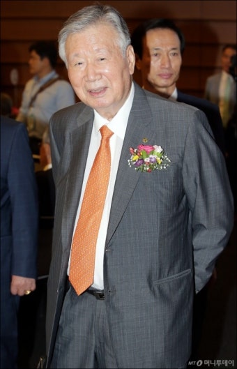 [사진]'제17대 대한노인회 회장' 취임한 이중근 부영 회장