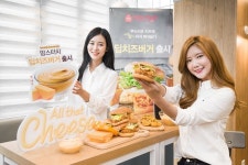맘스터치, 치즈소스+통닭가슴살 딥치즈버거 출시 