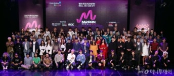 ‘개성’뮤지션-‘감각’프로듀서 ‘콜라보 곡’, 세계 대중음악 흔들까