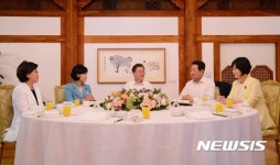 靑, 다음주 중 文대통령-5당대표 영수회담 추진 중
