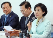 [사진]땡깡 발언 유감 표명하는 추미애 대표