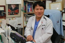 기브미 쪼꼬렛 외치던 아이..미국 의사 돼 고국서 기부활동