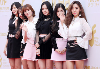 에이핑크의 블랙 활용법은?…'시스루 vs 화이트+핑크'
