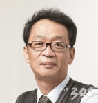 이현우 "촛불, 정치 잘못하면 언제든 저항"