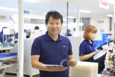 떡볶이 사장의 성공신화…이란 車부품 점유율 60%