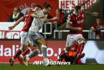 맨유, 브리스톨시티에 1-2충격패…EPL 리그컵 탈락