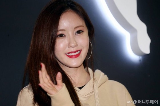가수 효민, 비연예인 금융인과 비공개 결혼식 열어