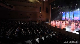 [사진]강릉아트센터서 공연 선보이는 삼지연 관현악단