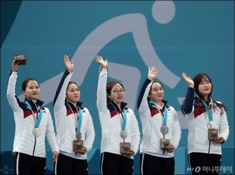 [사진]여자 컬링, '너무 자랑스런 은메달!'