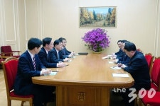 특사단, 평양 숙소서 네이버·다음 접속…美 CNN도 시청