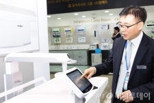 KIMES2018, 동서메디케어 물침대 합친 온열기  