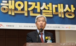 [사진]2018 해외건설대상 축사하는 송영완 부회장