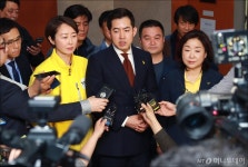 [사진]국회 찾은 박창진 대한항공 사무장