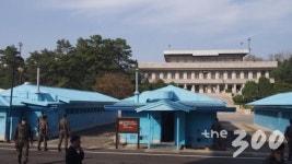 [현장+]도끼 휘두르던 황량한 판문점에서 화해의 악수를