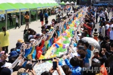  완도군, ‘218m 완도전복 품은 해초김밥 말기’ 체험하세요!